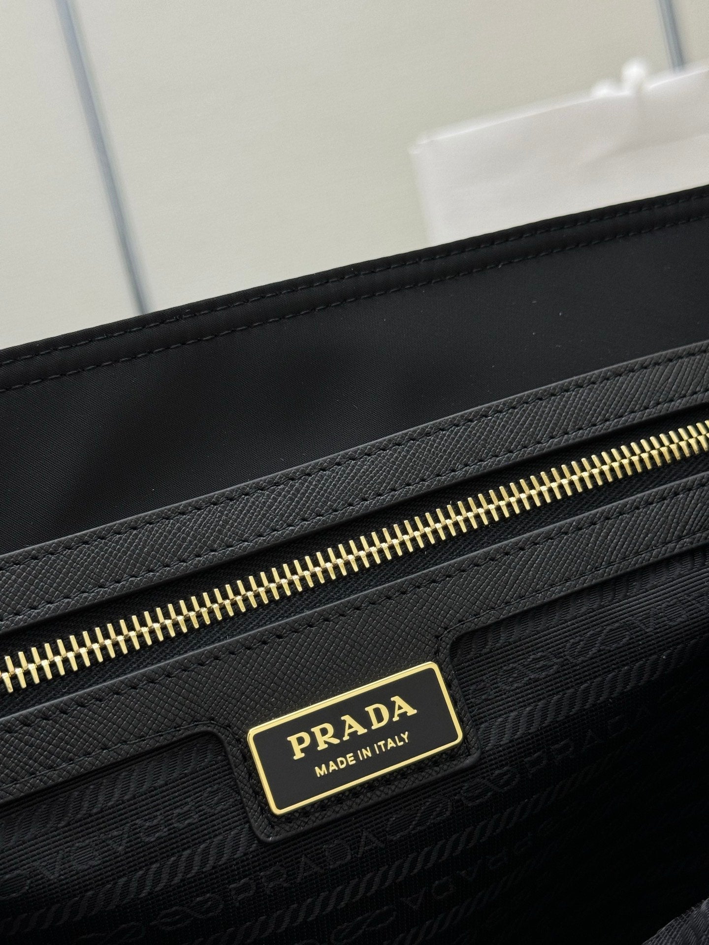 PRADA 25S RE-EDITION 1978 MEDIUM 35 IN BLACK NYLON AND SAFFIANO CALFSKIN