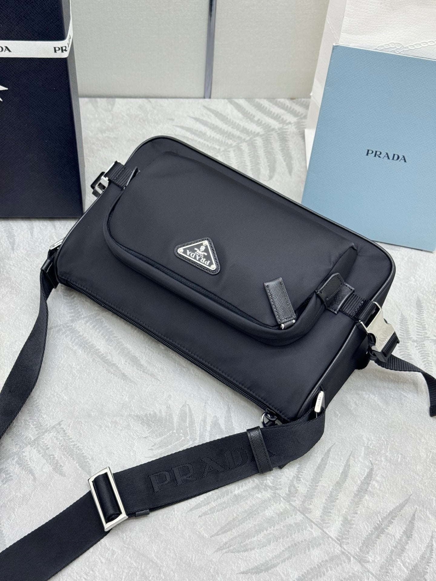 PRADA 25S MEDIUM MESSENGER BAG 35 IN BLACK RE-NYLON AND CALFSKIN