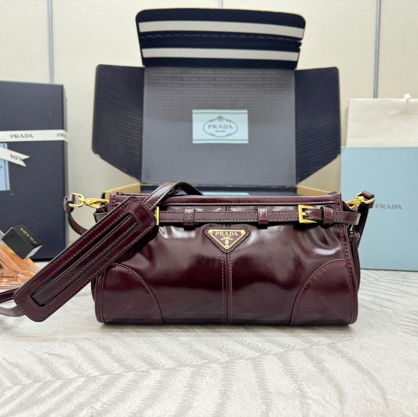 PRADA 25S BONNIE SMALL SHOULDER BAG 26 IN BURGUNDY GLOSSY CALFSKIN GOLD HARDWRE