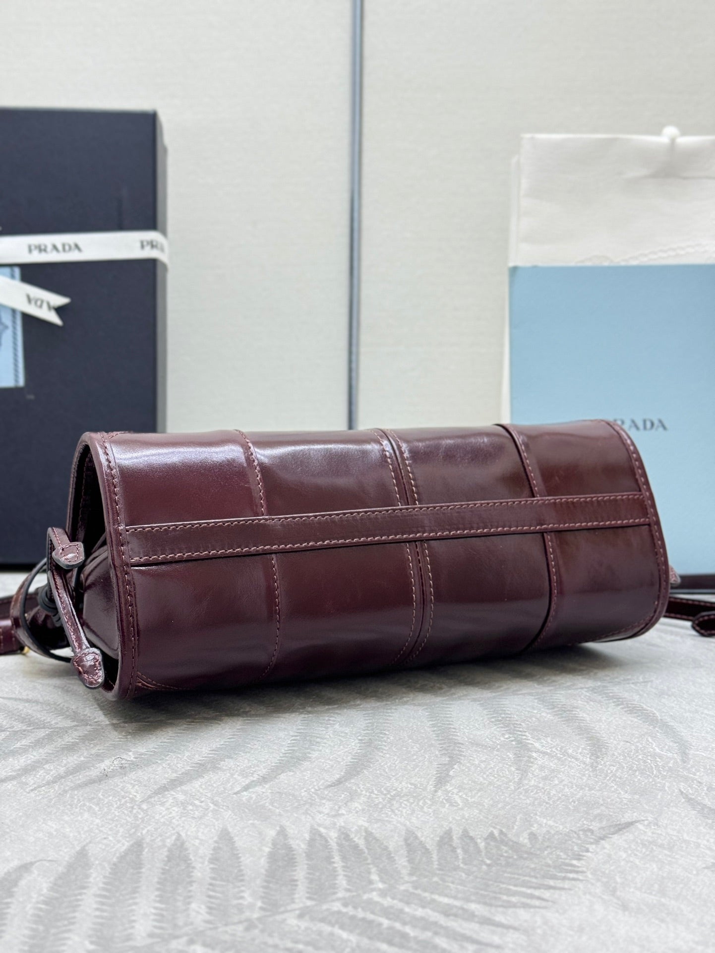 PRADA 25S BONNIE SMALL SHOULDER BAG 26 IN BURGUNDY GLOSSY CALFSKIN GOLD HARDWRE