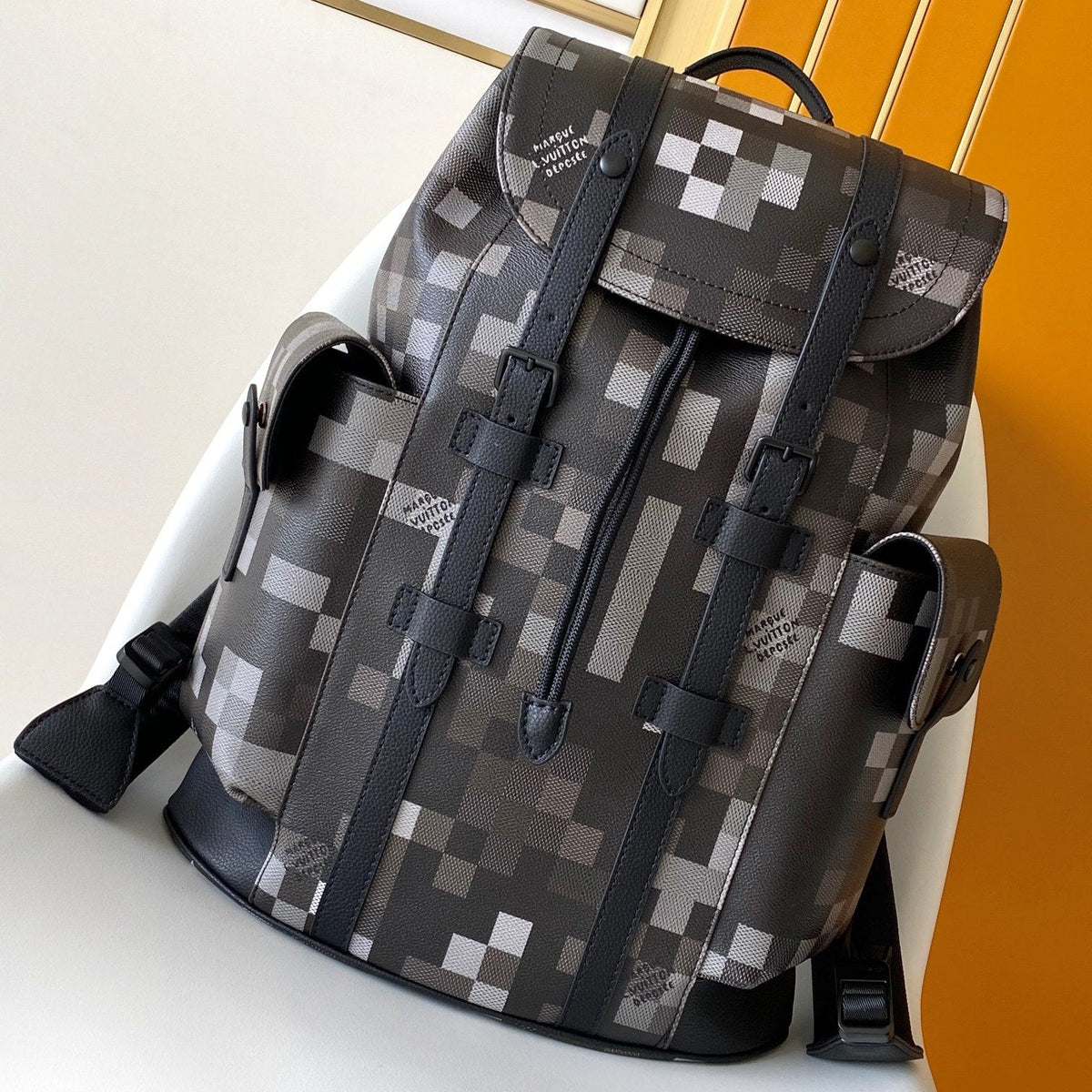 LV 25S CHRISTOPHER BACKPACK 47 IN DAMOFLAGE BLACK CALFSKIN
