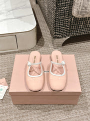 FLAT MULE IN PALE PINK PATENT CALFSKIN