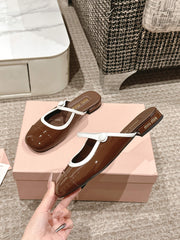 FLAT MULE IN CHOCOLATE BROWN PATENT CALFSKIN