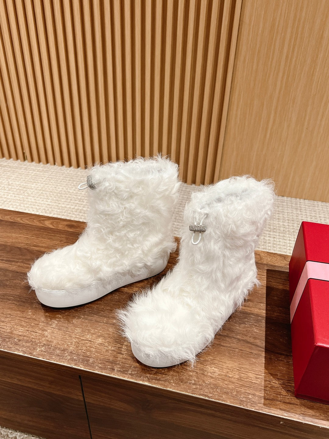 VIV' RANGERS SHEARLING ANKLE BOOT IN WHITE SHEEPSKIN