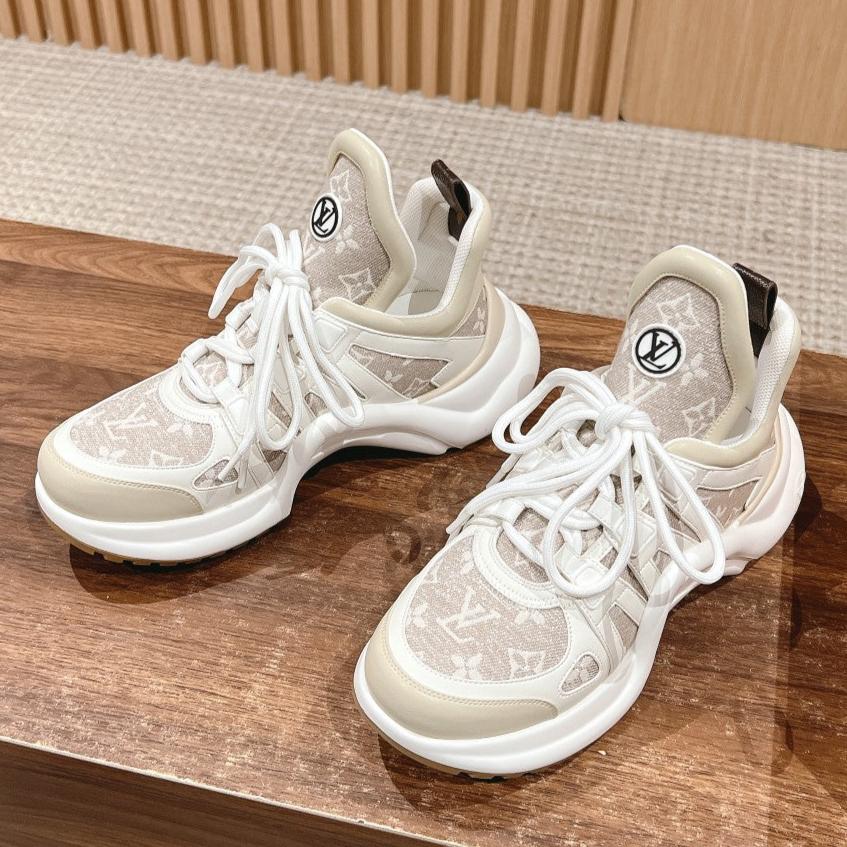 LV ARCHLIGHT SNEAKER IN WHITE CALFSKIN AND CAMEL BEIGE MONOGRAM DENIM