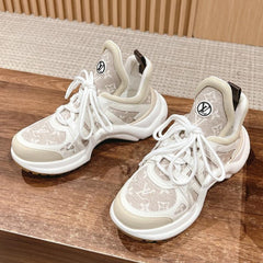 LV ARCHLIGHT SNEAKER IN WHITE CALFSKIN AND CAMEL BEIGE MONOGRAM DENIM