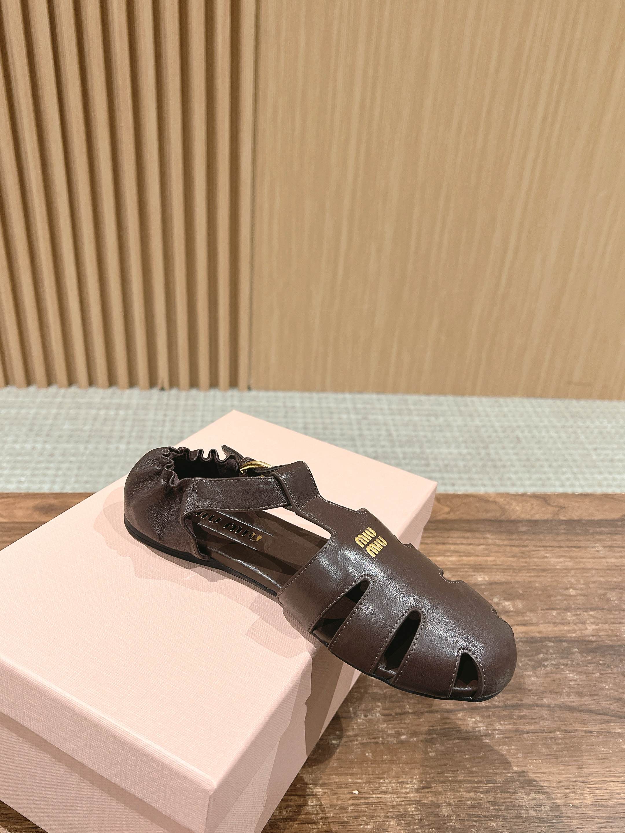 FISHERMAN BUCKLE SANDALS IN COCOA BROWN LAMBSKIN