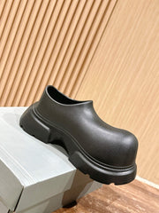 GRAFFITI THICK-SOLED CHEF SHOES IN BLACK RUBBER