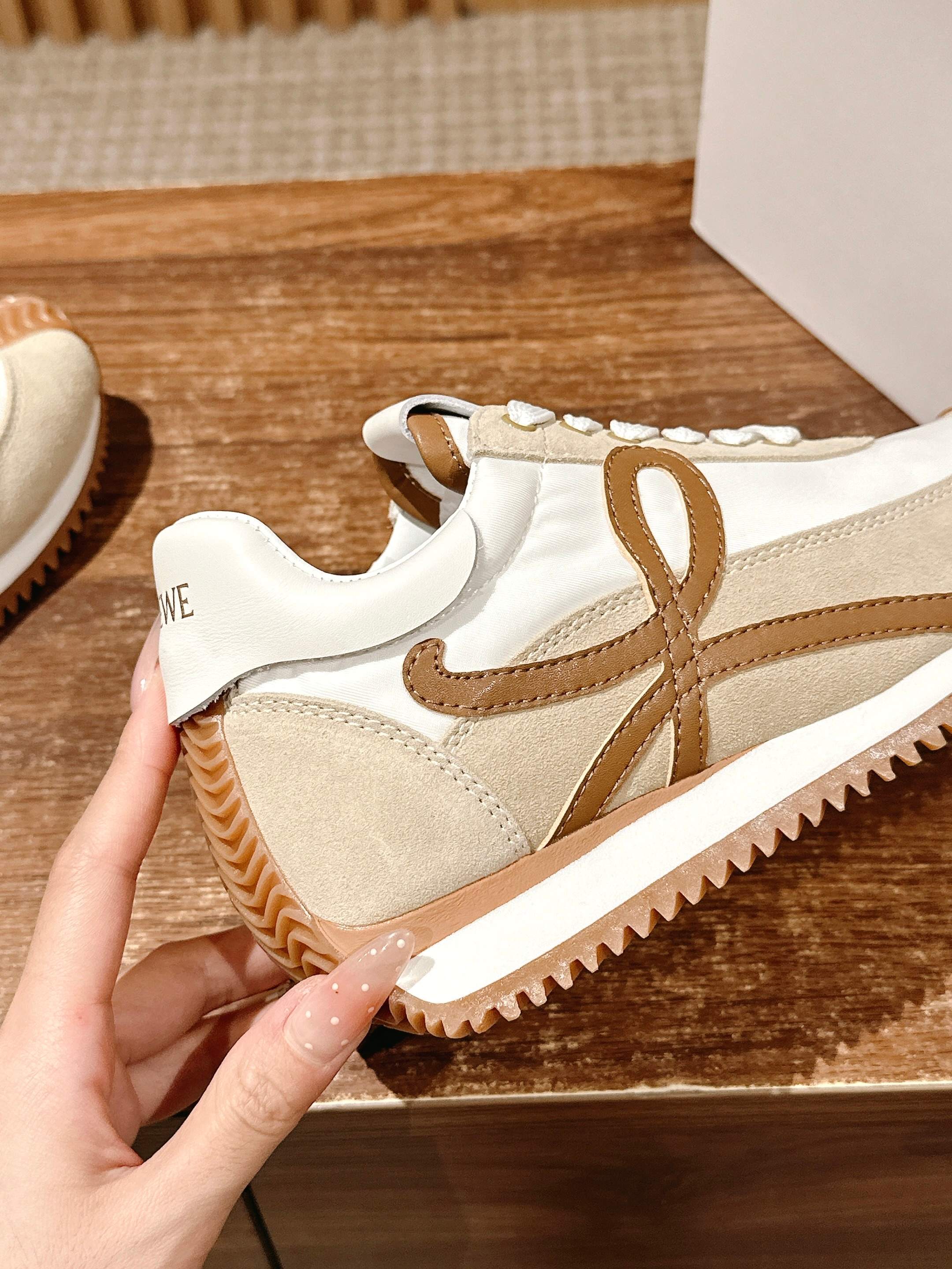 FLOW RUNNER SNEAKER IN BROWN SUEDE AND SHEEPSKIN