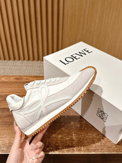 FLOW RUNNER SNEAKER IN LIGHT GRAY SUEDE AND WHITE SHEEPSKIN