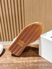 FLOW RUNNER SNEAKER IN LIGHT GRAY SUEDE AND WHITE SHEEPSKIN