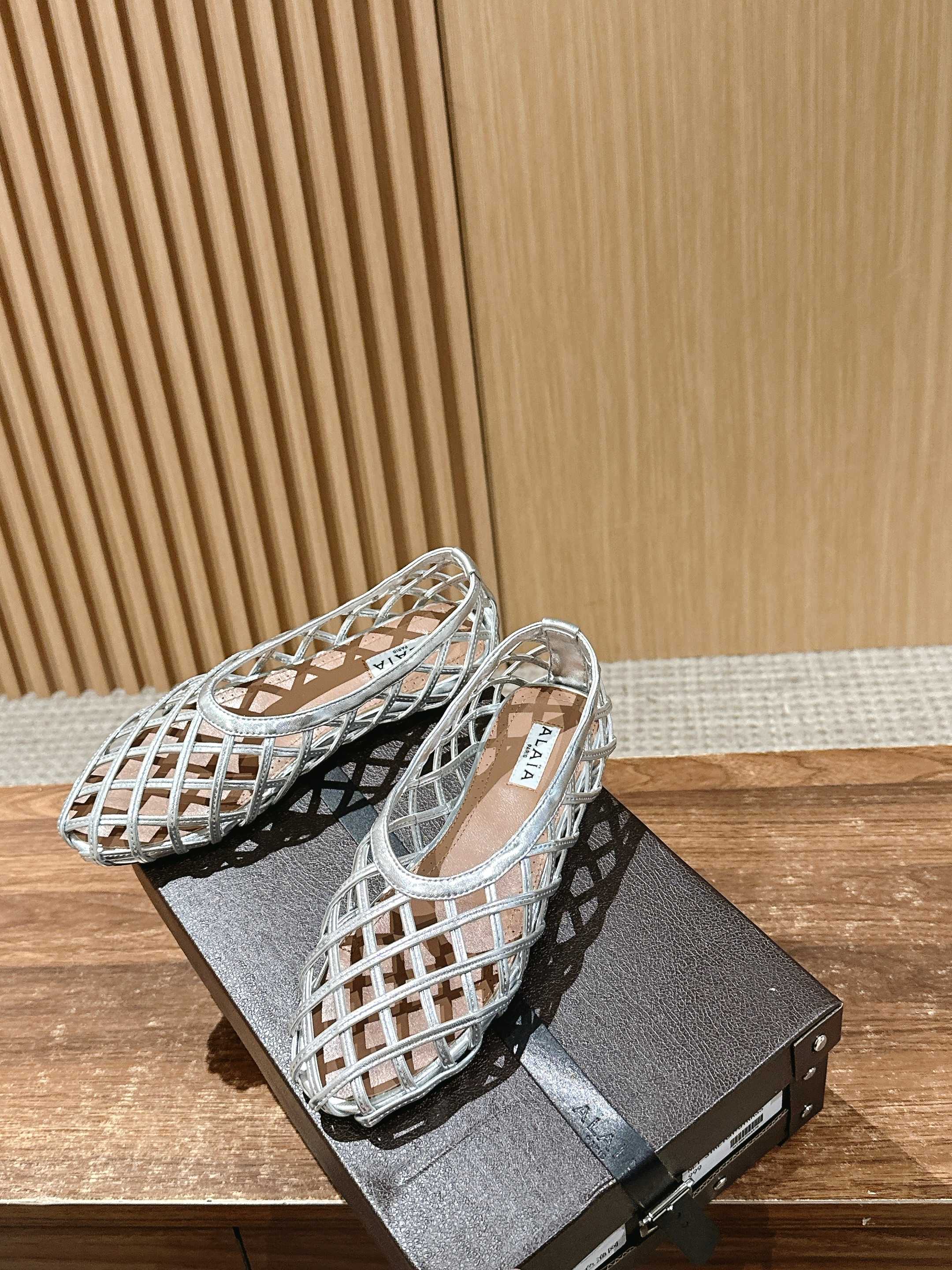 ALAIA MESH BALLET FLATS 25S IN SILVER LAMBSKIN