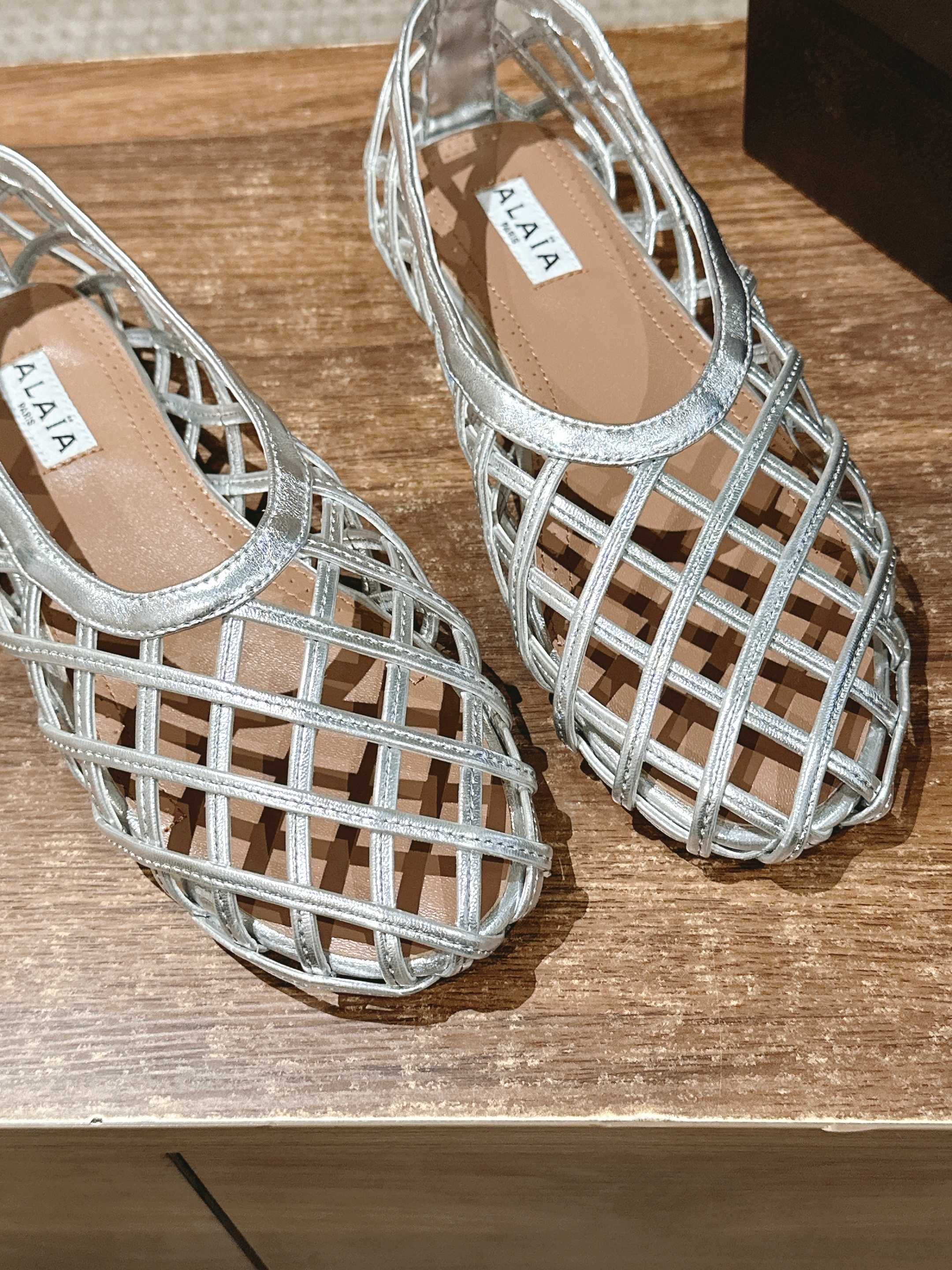 ALAIA MESH BALLET FLATS 25S IN SILVER LAMBSKIN