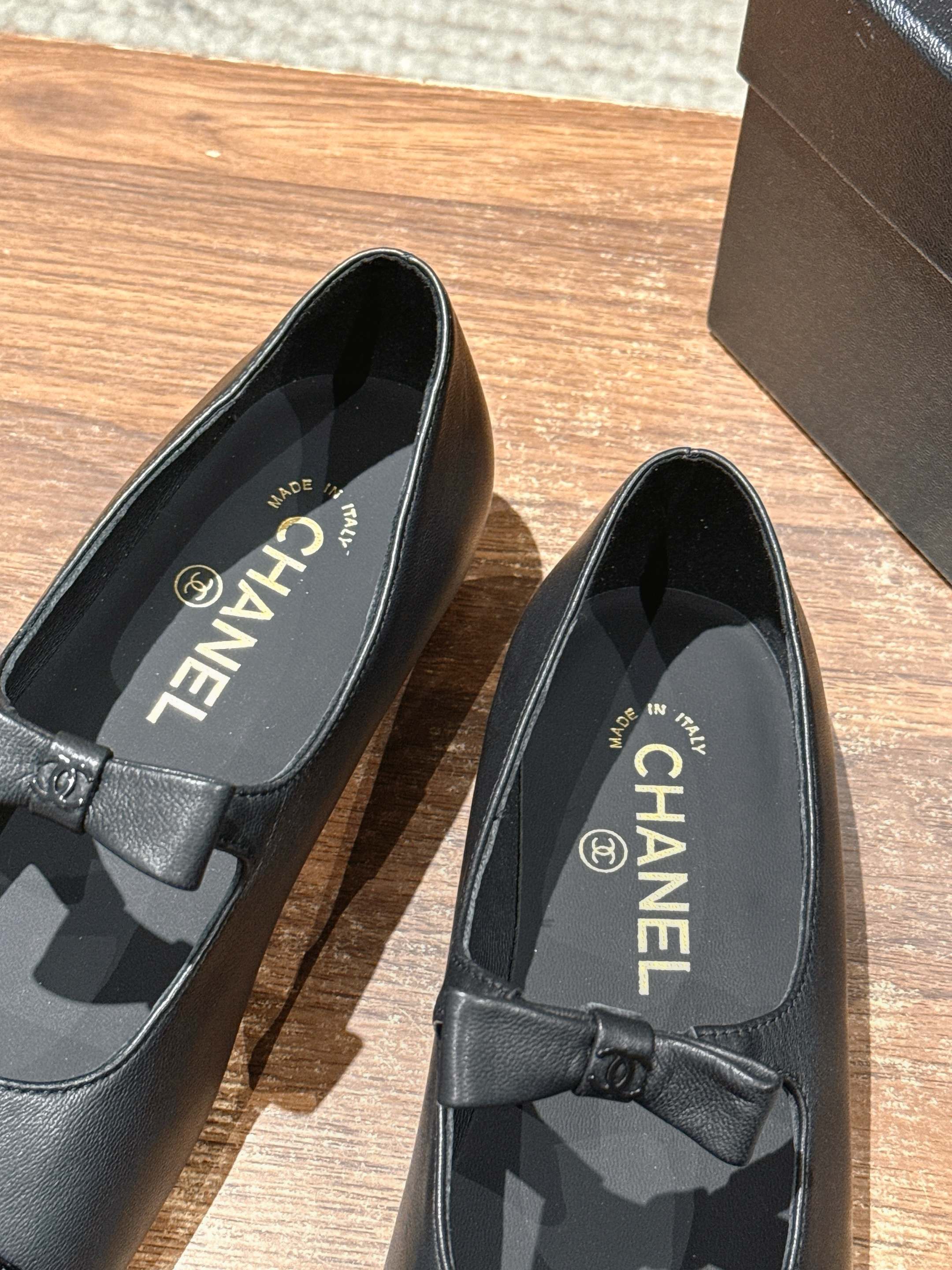 CHANEL 25S BALLET MARY JANES BLACK IN CALFSKIN AND PATENT CALFSKIN