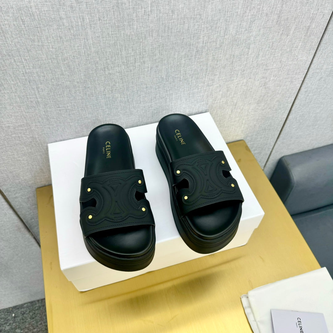 BLOCK SLIDES WITH TRIOMPHE IN BLACK SMOOTH CALFSKIN