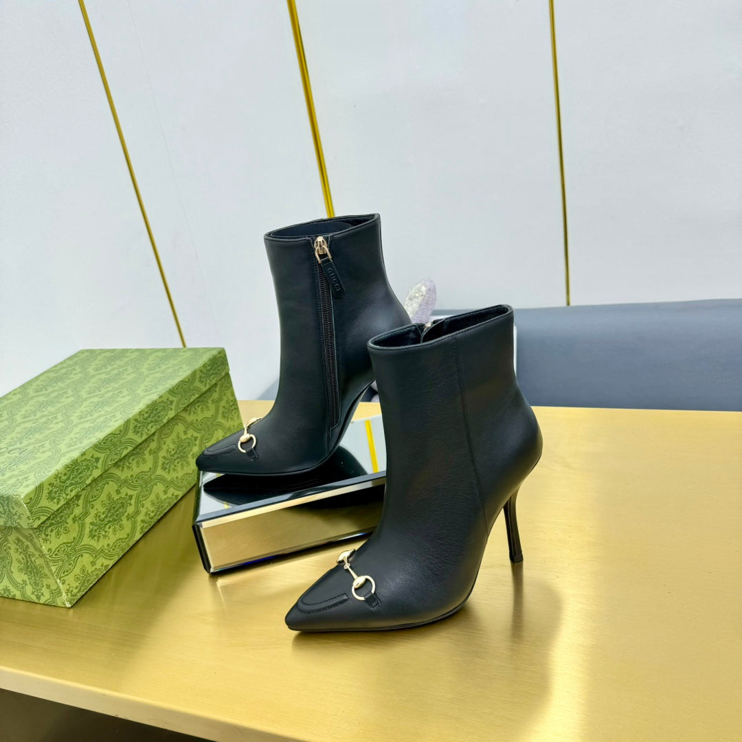 GG HORSEBIT ANKLE BOOT IN BLACK SHEEPSKIN