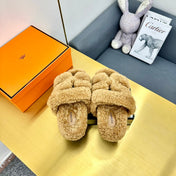 CHYPRE SANDAL IN TORTILLA BROWN SHEARLING