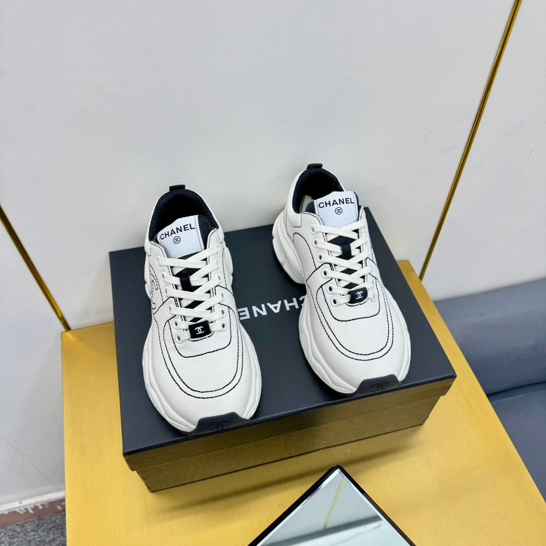 SNEAKER IN WHITE MIX BLACK BREATHABLE FABRIC