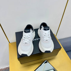 SNEAKER IN PALE GRAY SUEDE WITH BLACK LOGO AND MESH