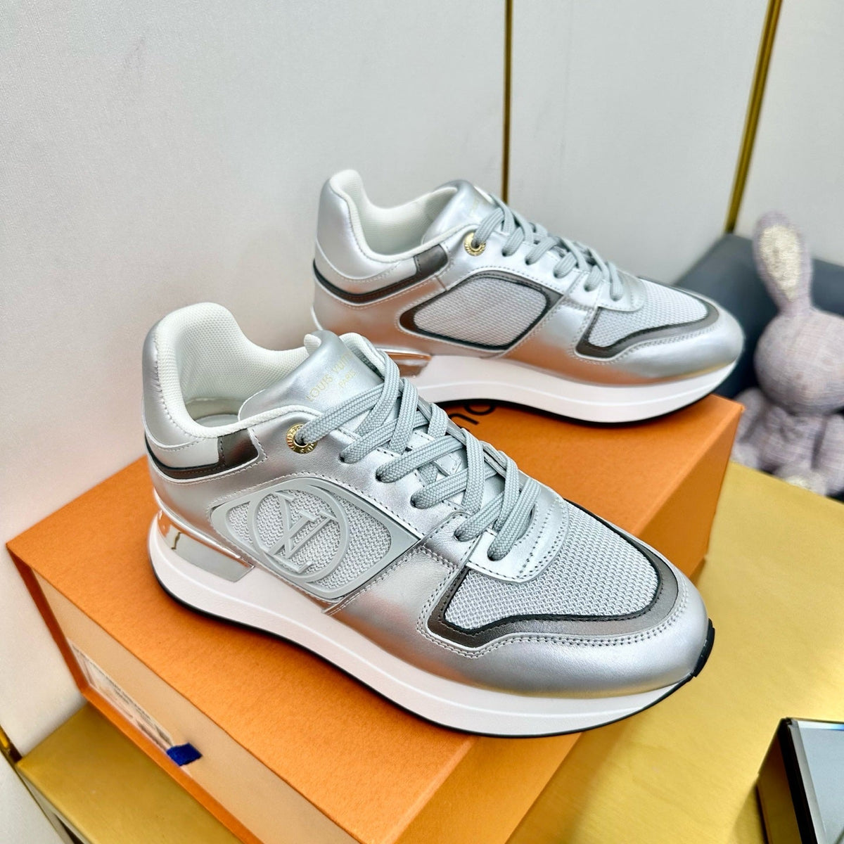 NEO RUN AWAY SNEAKER IN SILVER CALFSKIN