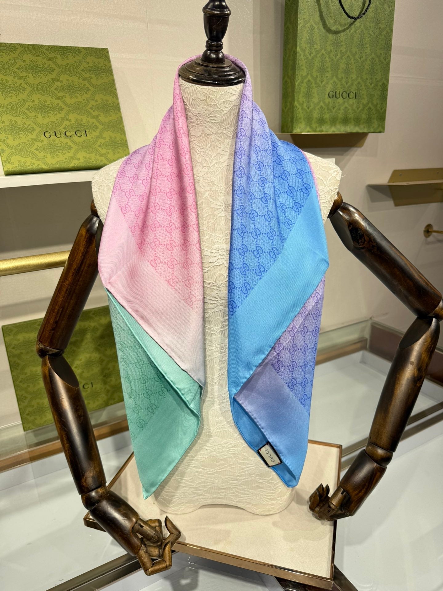 GUCCI 25S SCARF 90 IN SILK 737221