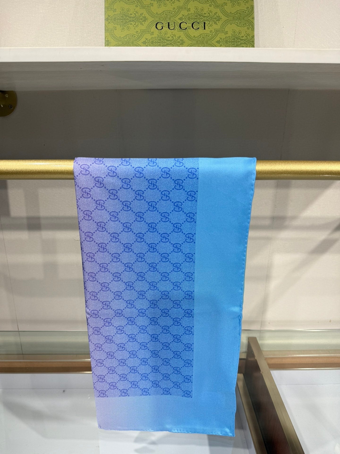 GUCCI 25S SCARF 90 IN SILK 737221