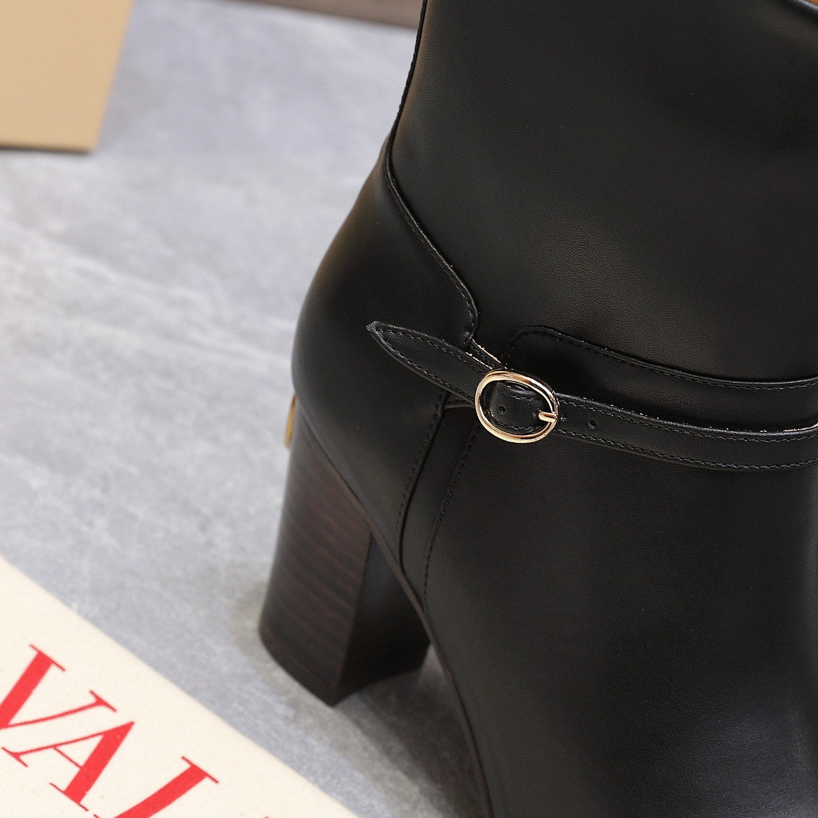 VALENTINO 25S GARAVANI VLOGO LOW BOOTS 80 MM IN BLACK CALFSKIN