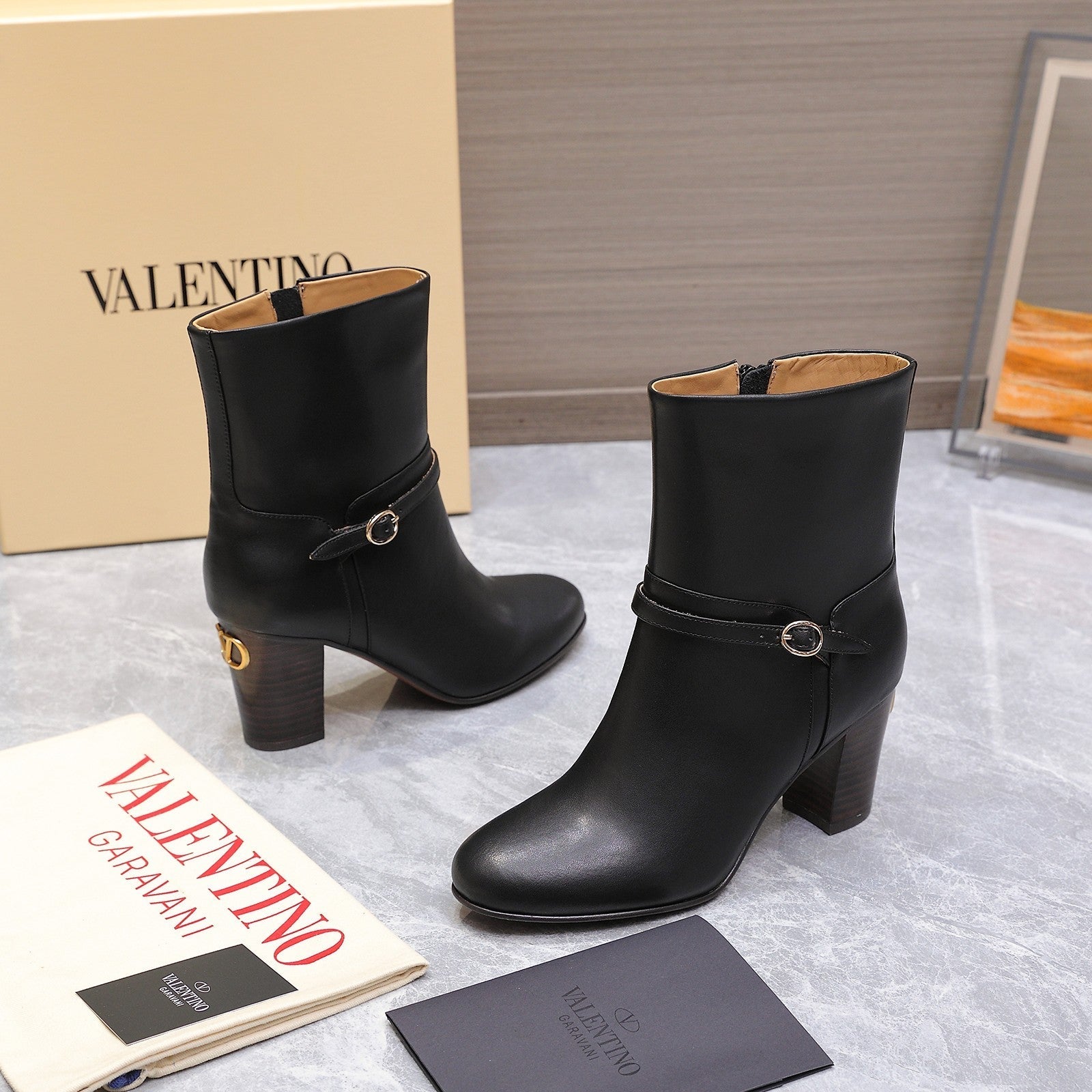 VALENTINO 25S GARAVANI VLOGO LOW BOOTS 80 MM IN BLACK CALFSKIN