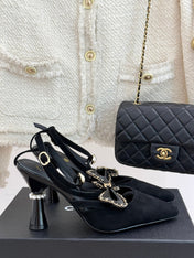 CHAIN BOW HIGH HEEL 8 CM SLINGBACKS IN BLACK SUEDE