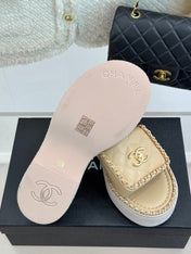 THICK-SOLED CHAIN HEART SLIPPER IN BISQUE BEIGE LAMBSKIN