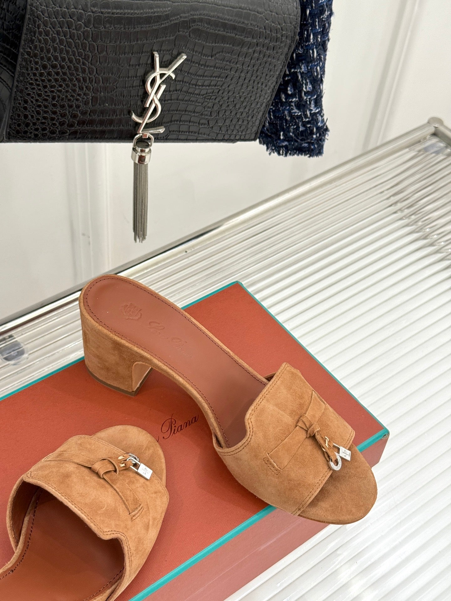 HIGH HEELS IN BROWN SUEDE AND LAMBSKIN