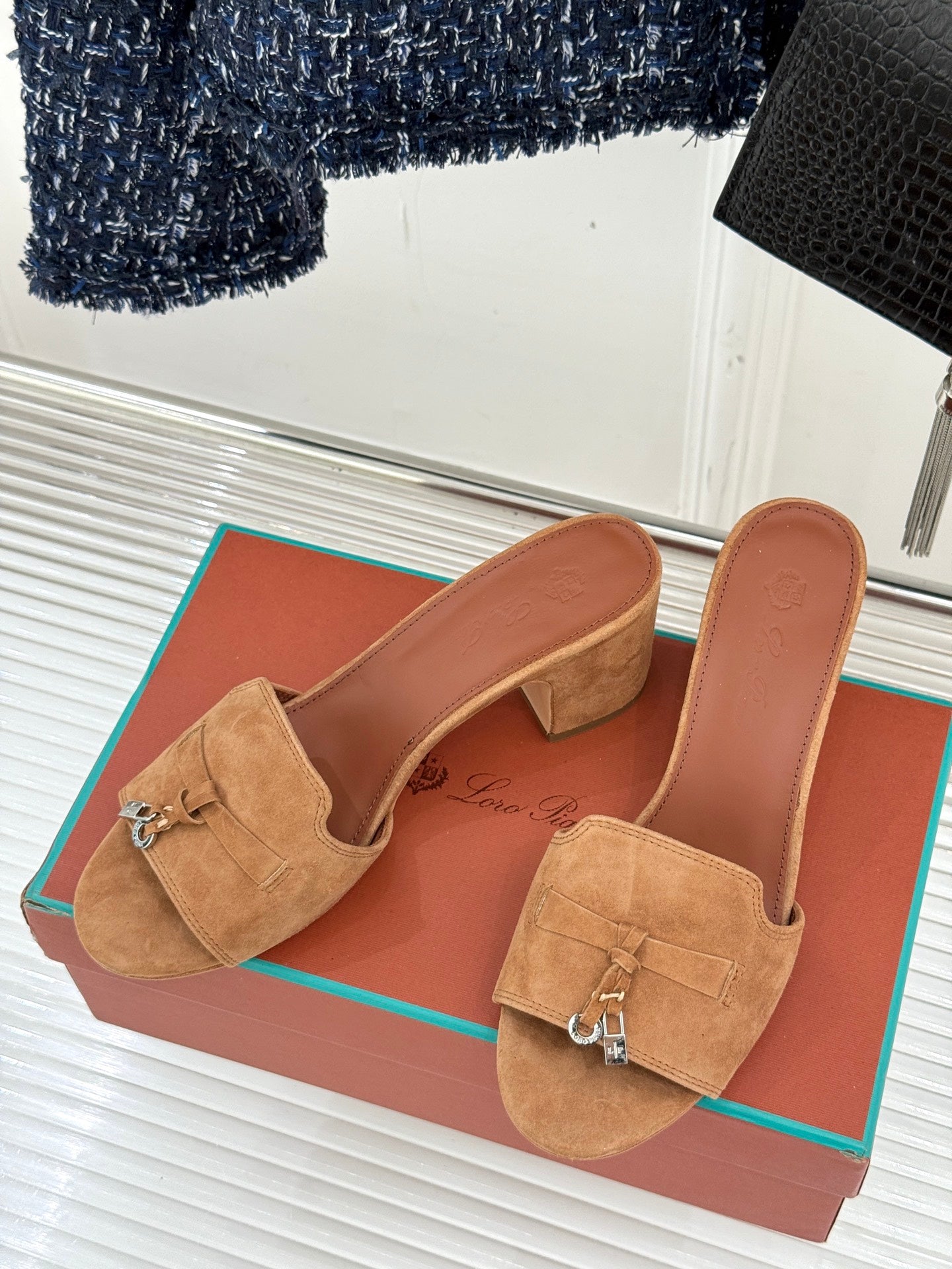 HIGH HEELS IN BROWN SUEDE AND LAMBSKIN