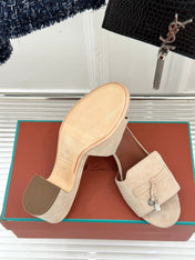 HIGH HEELS IN BEIGE SUEDE AND LAMBSKIN