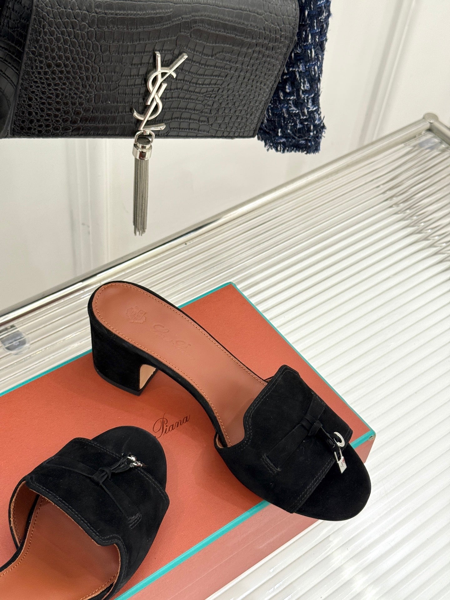 HIGH HEELS IN BLACK SUEDE AND LAMBSKIN