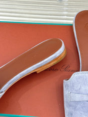 FLAT SANDALS IN GREY SUEDE AND LAMBSKIN