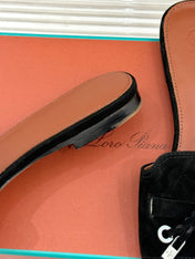 FLAT SANDALS IN BLACK SUEDE AND LAMBSKIN