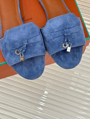 FLAT SANDALS IN BLUE SUEDE AND LAMBSKIN