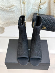 CC PEEP-TOE BOOTS 25SS IN BLACK EMBOSSED LACE FABRIC
