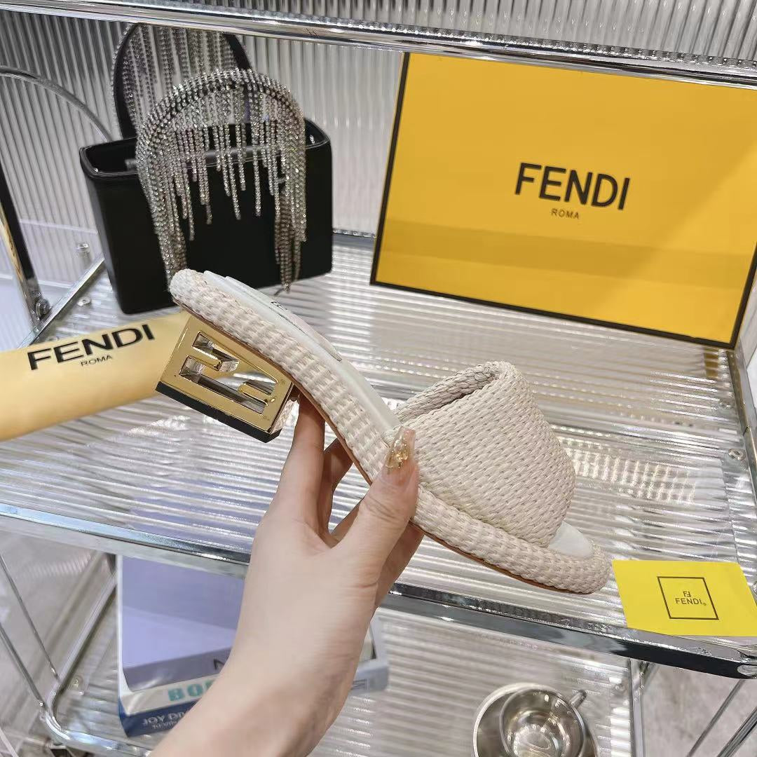 FENDI BAGUETTE SLIDES WOMEN IN BEIGE RAFFIA