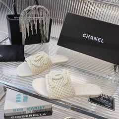 SLIPPERS WHITE SHEEPSKIN