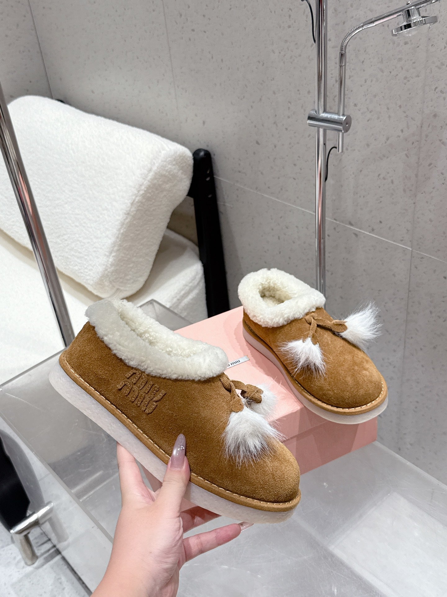 MM SHEARLING SHOES IN BROWN AND WHITE SUEDE