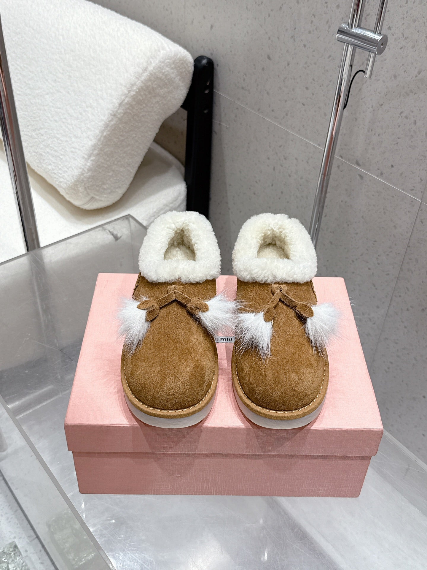 MM SHEARLING SHOES IN BROWN AND WHITE SUEDE