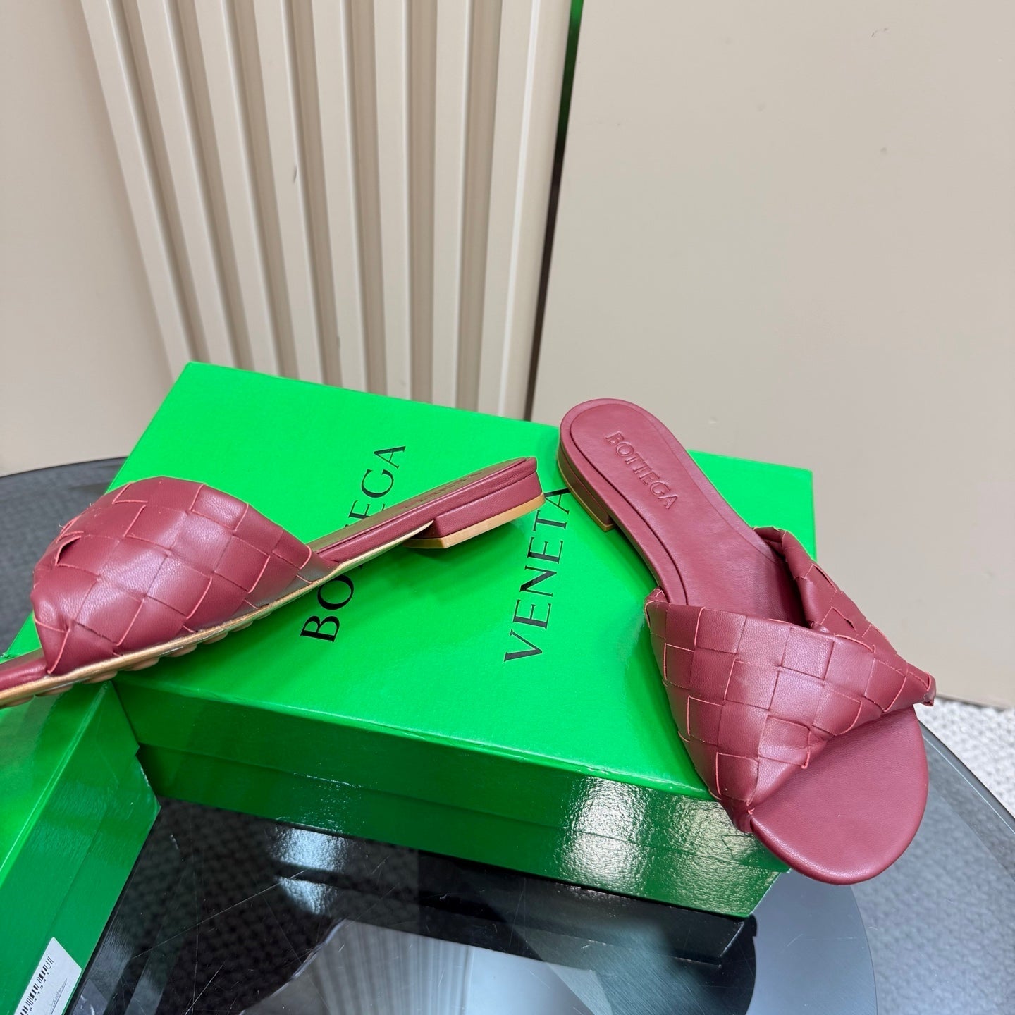 BLINK FLAT MULE IN BERRY RED INTRECCIATO LEATHER