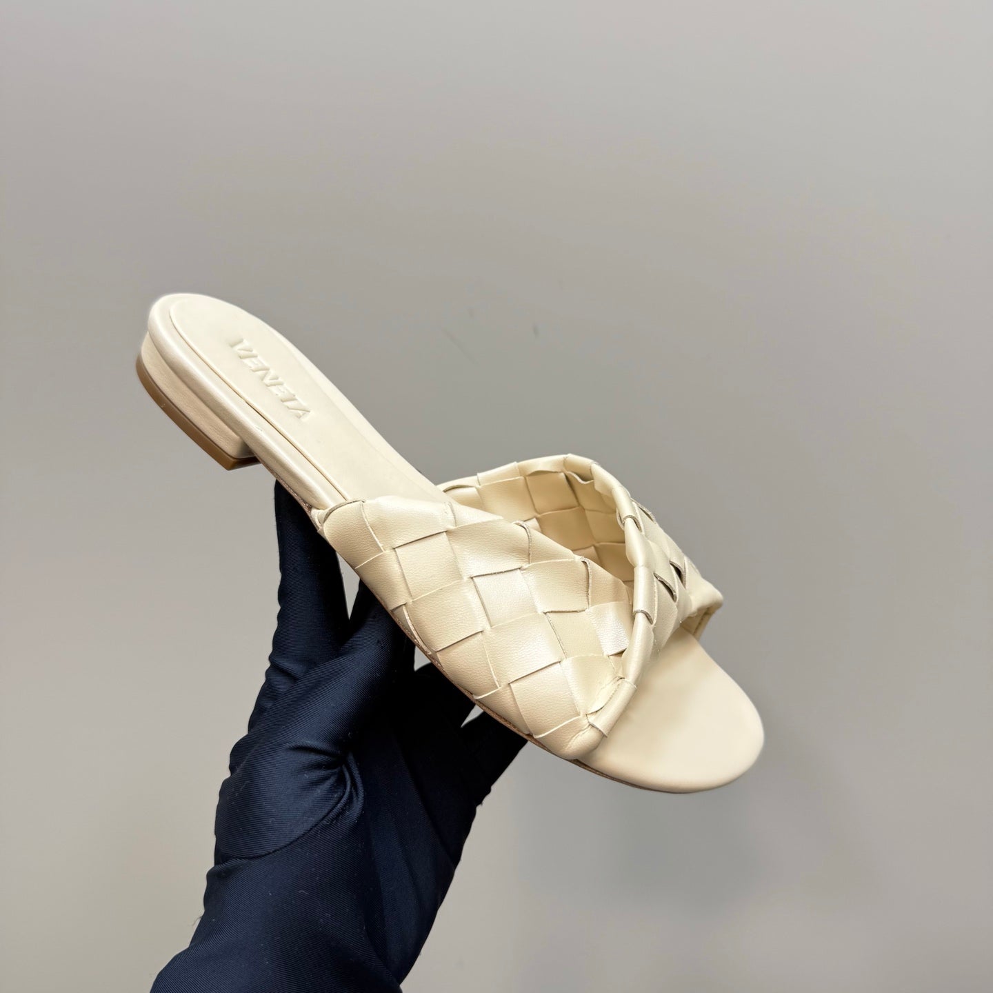 BLINK FLAT MULE IN PALE YELLOW INTRECCIATO LEATHER