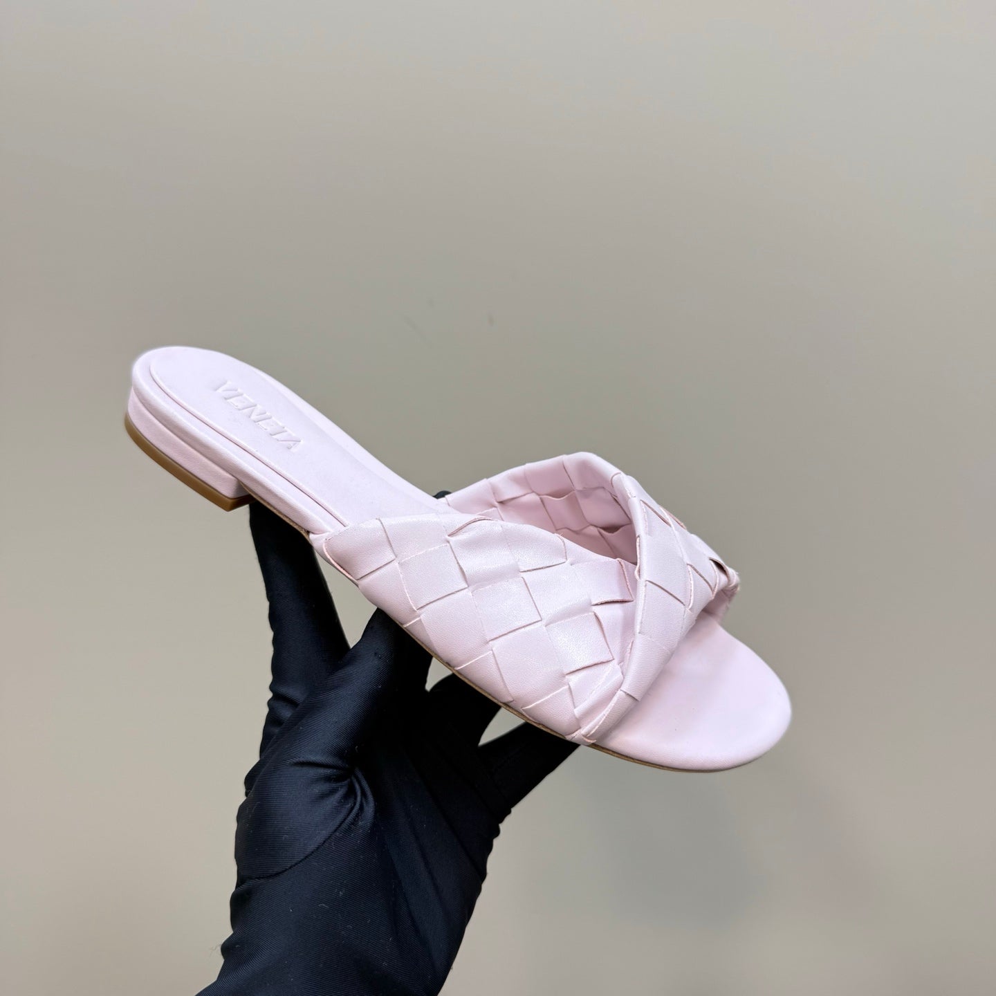 BLINK FLAT MULE IN LIGHT PINK INTRECCIATO LEATHER