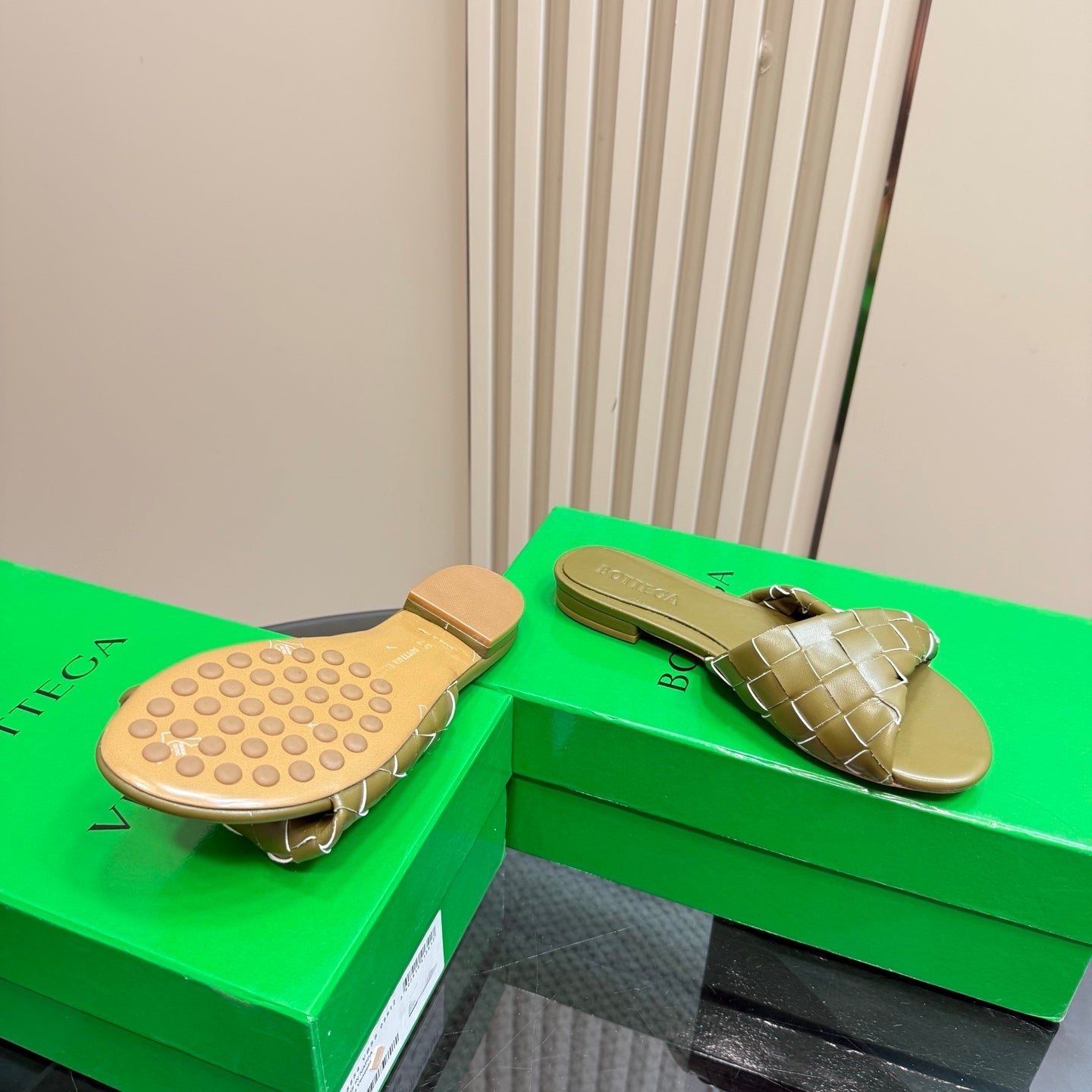 BLINK FLAT MULE IN OLIVE GREEN INTRECCIATO LEATHER