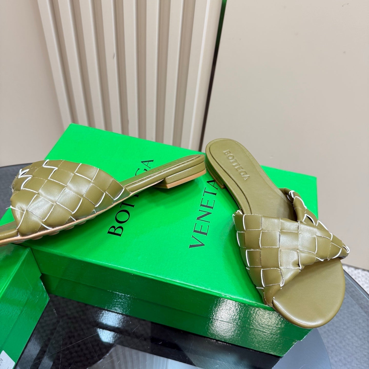 BLINK FLAT MULE IN OLIVE GREEN INTRECCIATO LEATHER