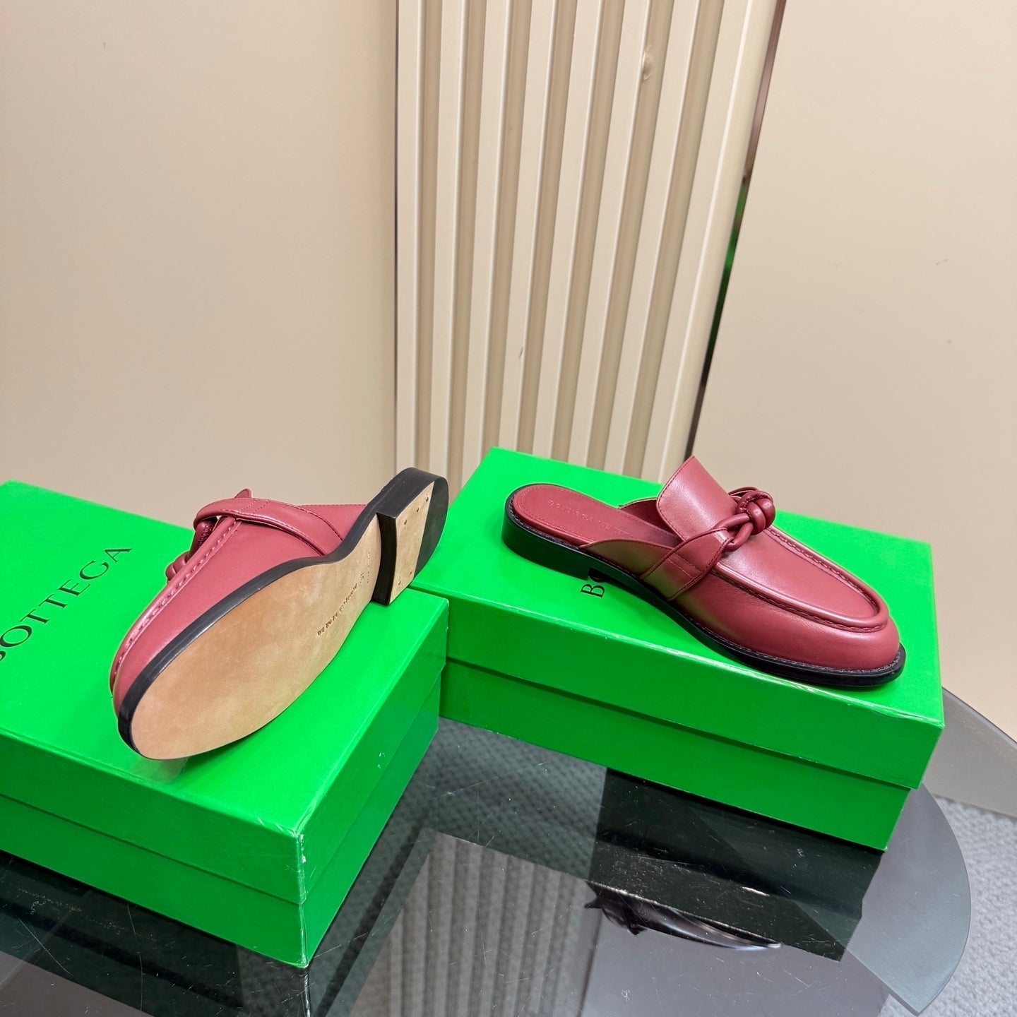 ASTAIRE MULE IN BERRY RED CALFSKIN