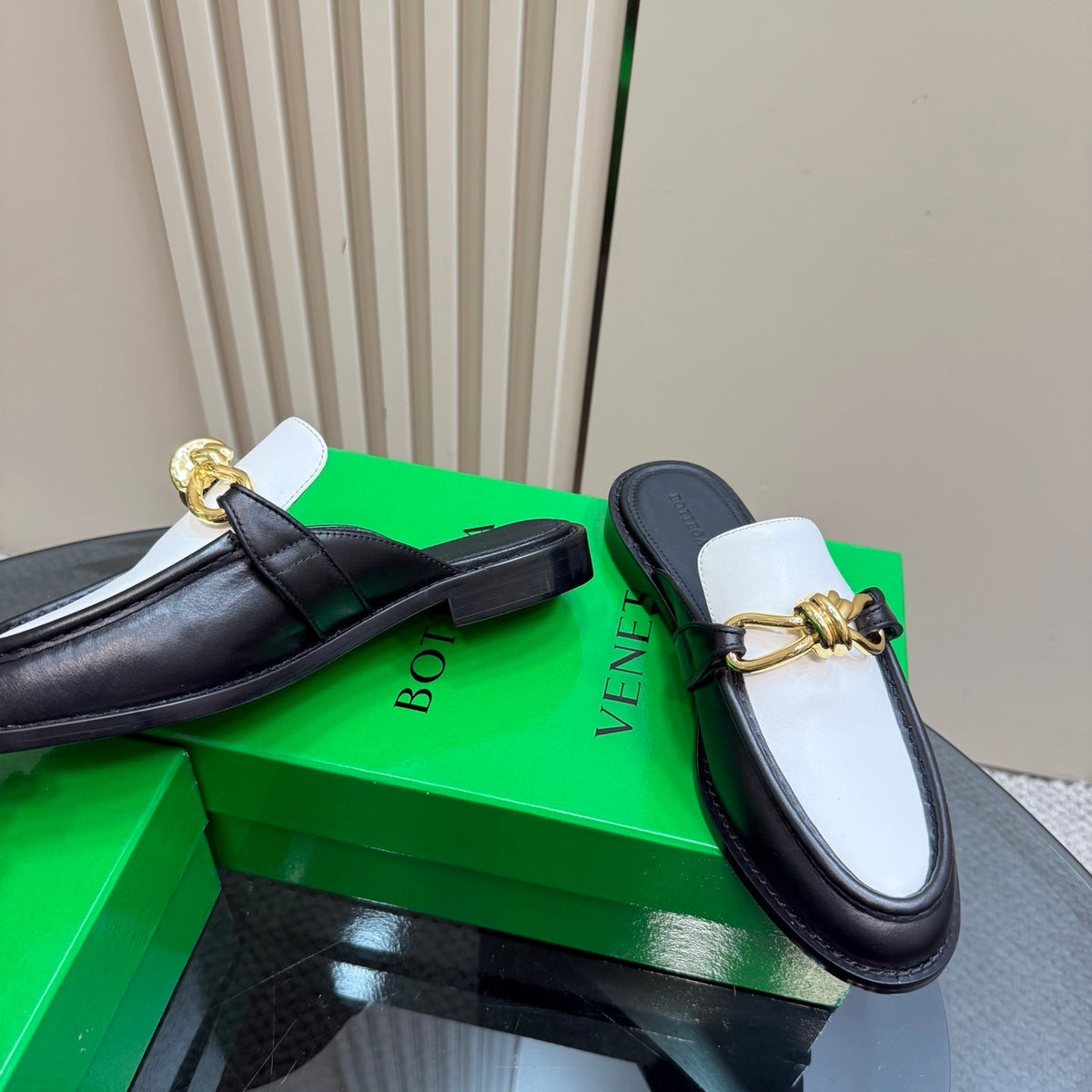 ASTAIRE MULE IN WHITE MIX BLACK CALFSKIN WITH GOLD HARDWARE