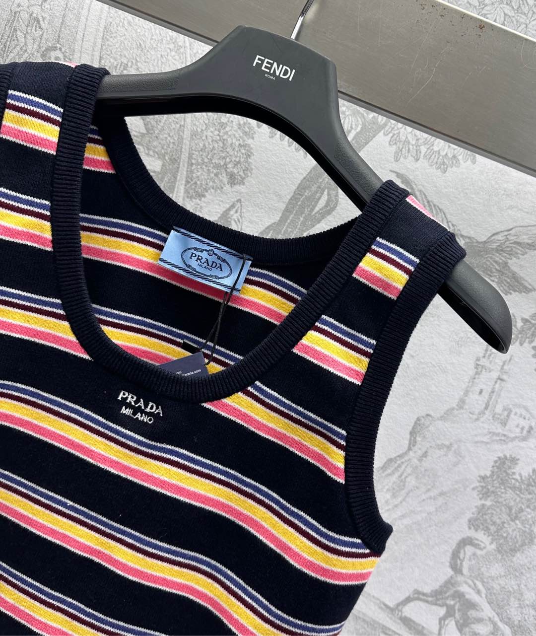 Prada 25C Sleeveless Shirt Croptop 228949